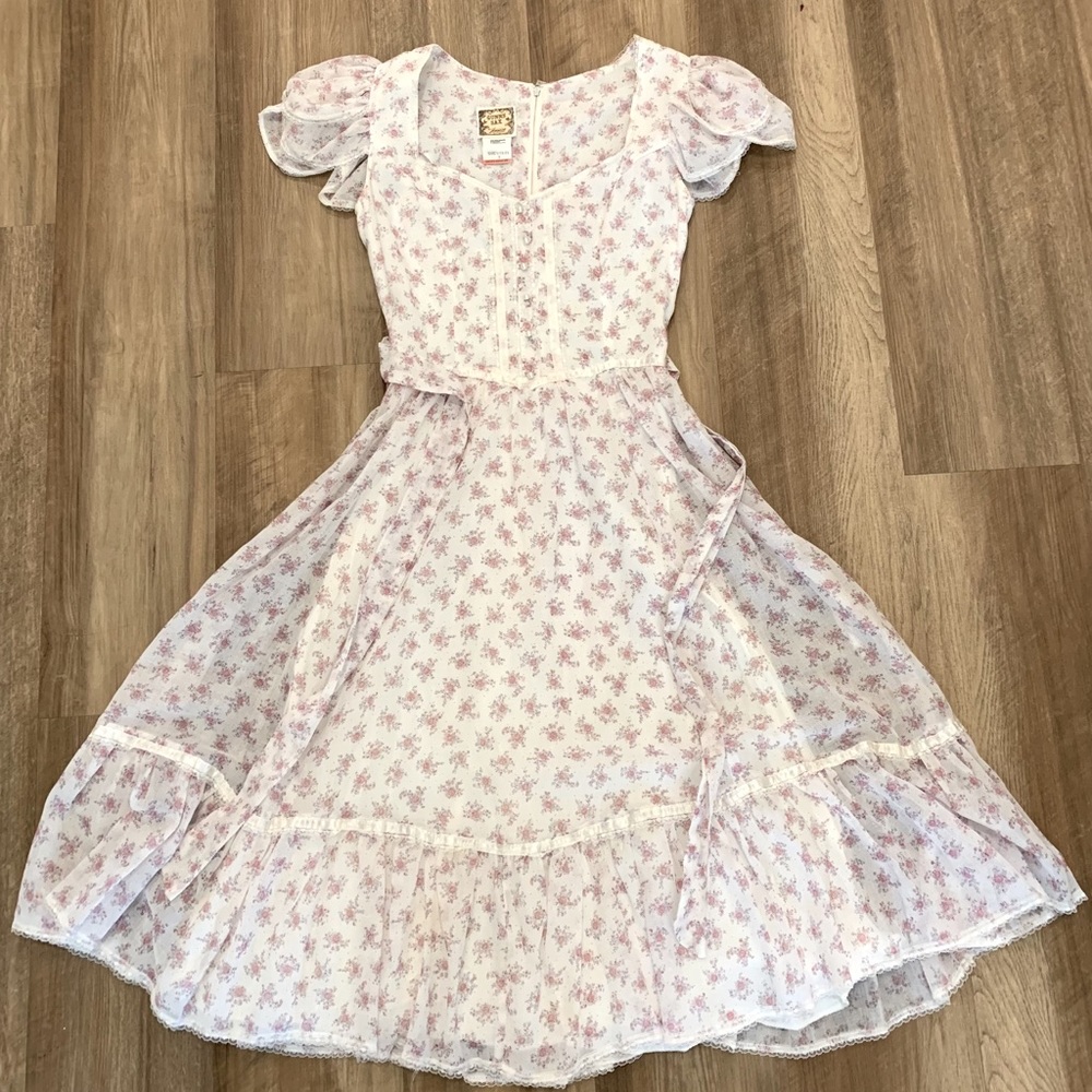 ***SOLD*** Gunne Sax Floral Flowy Dress